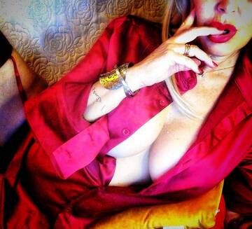 Public Photo of GOLD_MILF